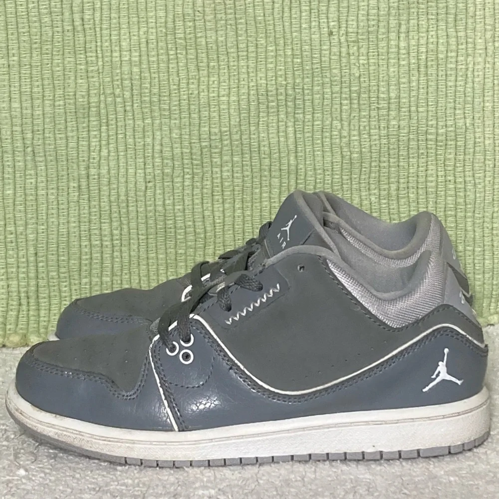 Nike Air Jordan 23 Youth Grey Lace Up Athletic Basketball Sneaker Shoes Sz US 2Y - Picture 2 of 12